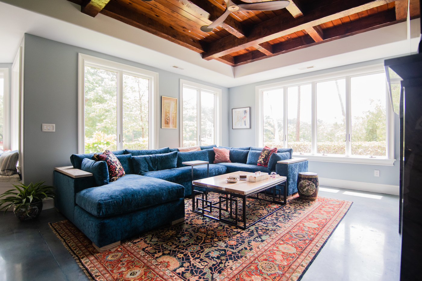 living-room-dark-blue-sofa-vintage-rug