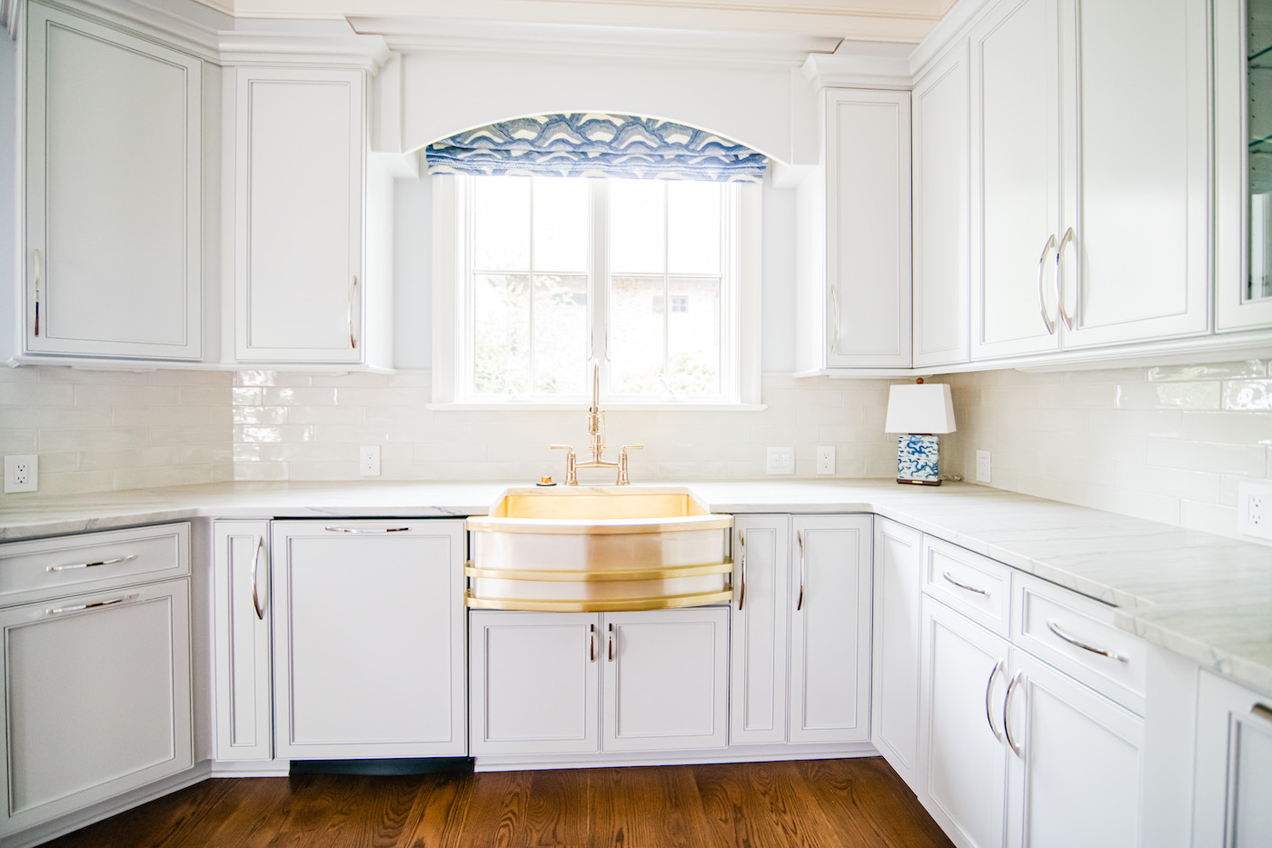 white-cabinets-kitchen-design-marble-countertops